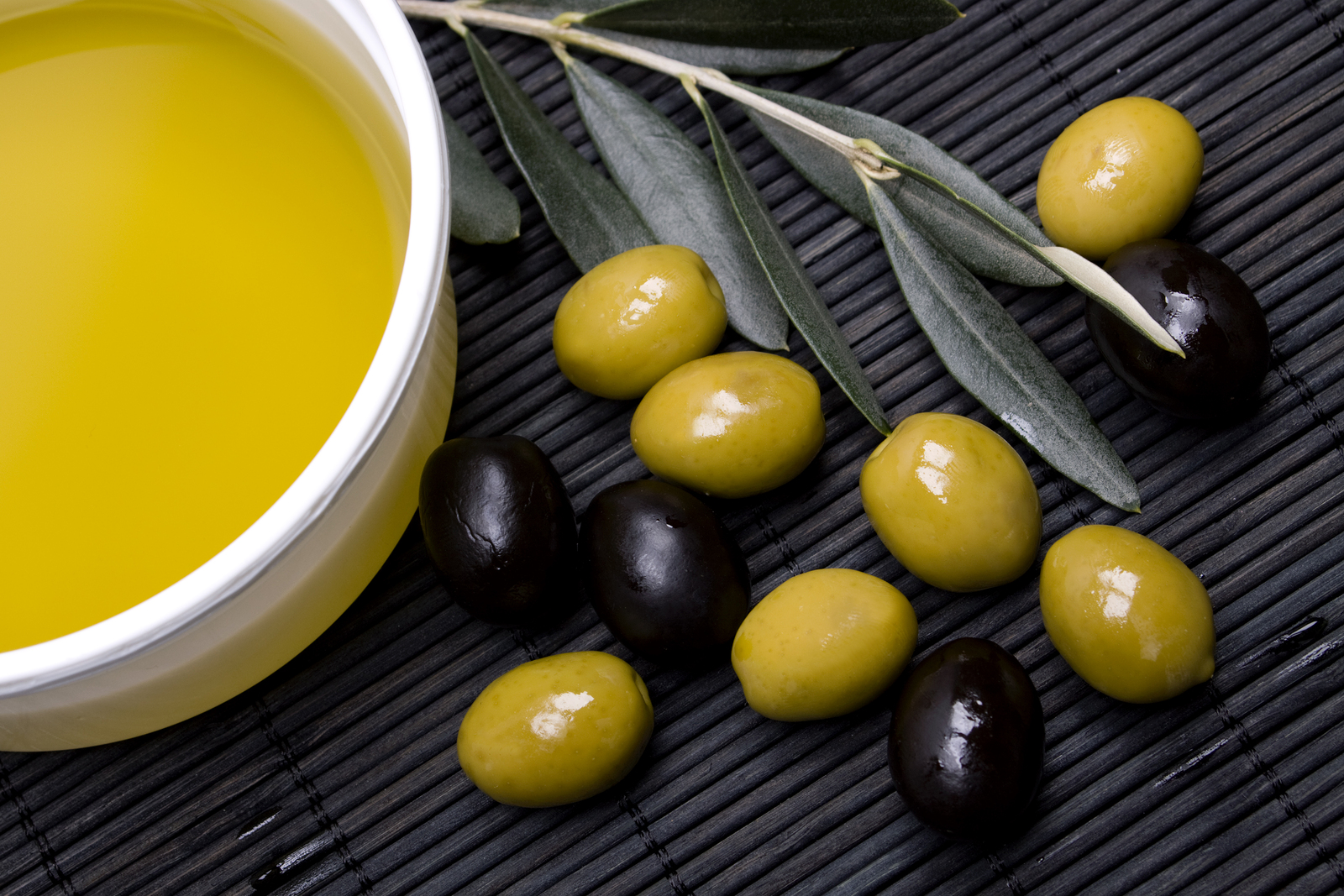 Olive oil contains virtually no Omega-3s.